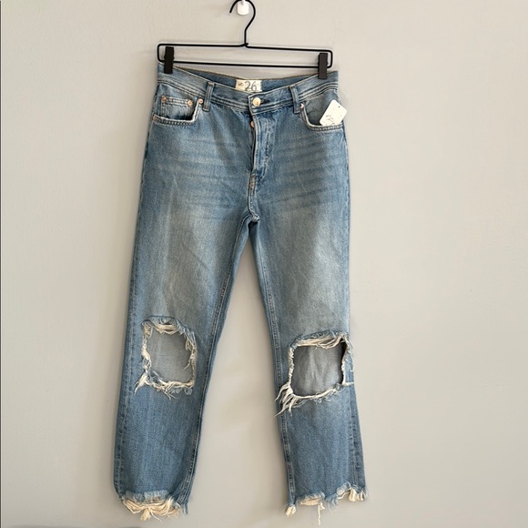 NEW WITH TAG We The Free Size 26 Maggie Mid-Rise Straight Leg Jeans Light Wash - Picture 1 of 6